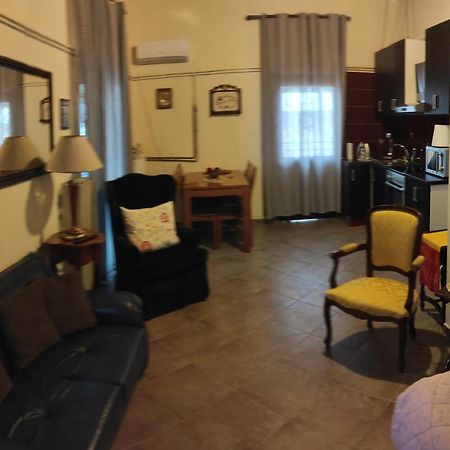 Near Airportand Metropolitan Penelopi Cozy Home Artemida  Bagian luar foto