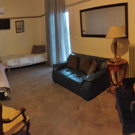 Near Airportand Metropolitan Penelopi Cozy Home Artemida  Bagian luar foto