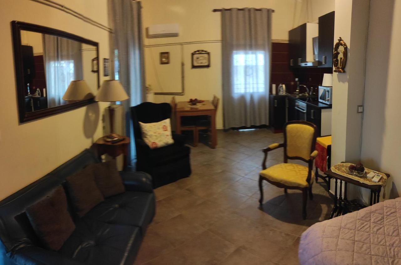 Near Airportand Metropolitan Penelopi Cozy Home Artemida  Bagian luar foto